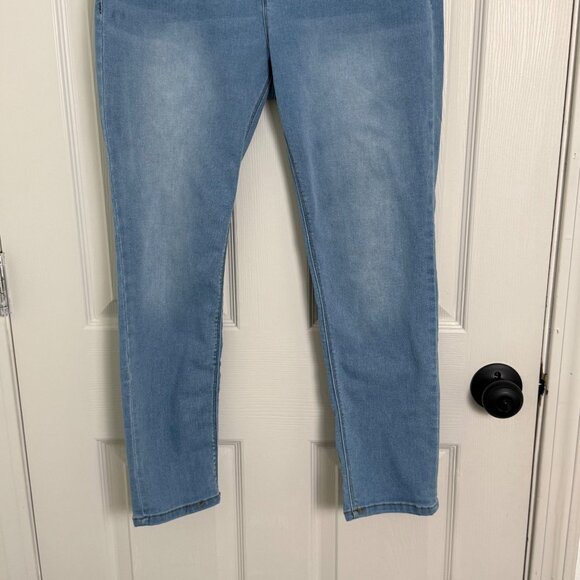 Curve Appeal Jeans Womens 12/31 Blue Light Wash Stretch Casual Preppy Comfort - Picture 5 of 13